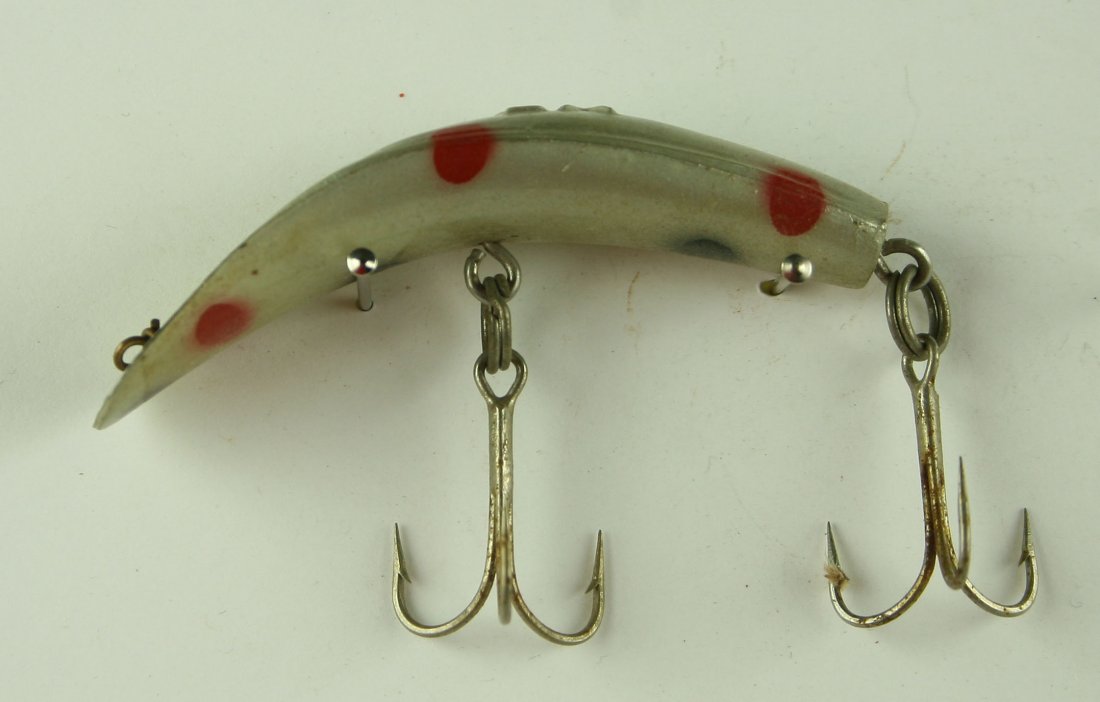 2 13/16" Vintage Flatfish 'X5' Lure: Resin lure in silver with red and black spots.