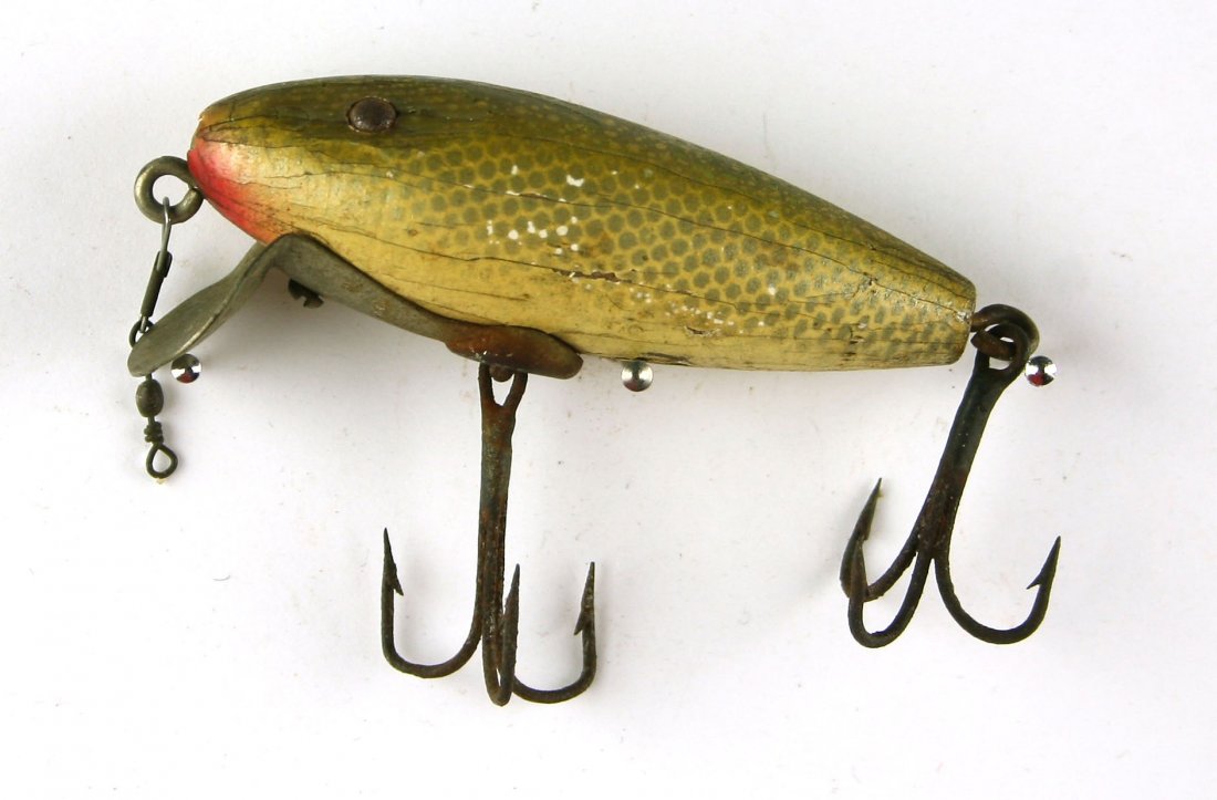 2 3/4" Vintage Wooden Paw-Paw Lure: Paw-Paw bait company lure in wood with tack eyes. Green and cream scale pattern.