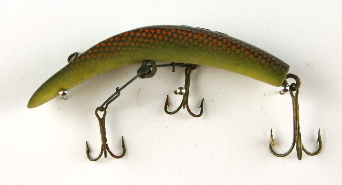 Vintage U20 Flatfish Lure: Black, Orange & Yellow example with triple-treble hook. Resin. Probably 1970's.