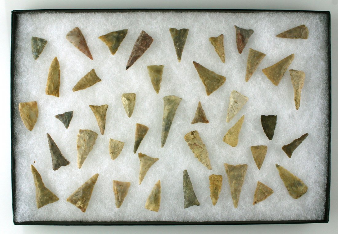Display of 41 Awesome Triangles: Killer grouping of Madison/Fort Ancient triangles all found in Bourbon Co., Kentucky. Ex - Hadden Collection. Most are Boyle chert.