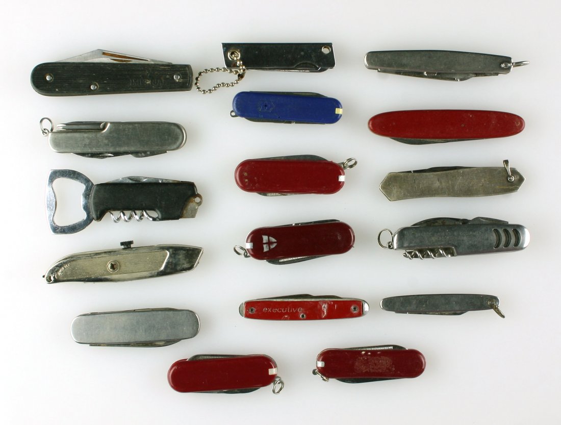 17 Swiss-Army Style Pocketknives: Nice assortment of mostly swiss-army style pocketknives. Cleveland Estate.