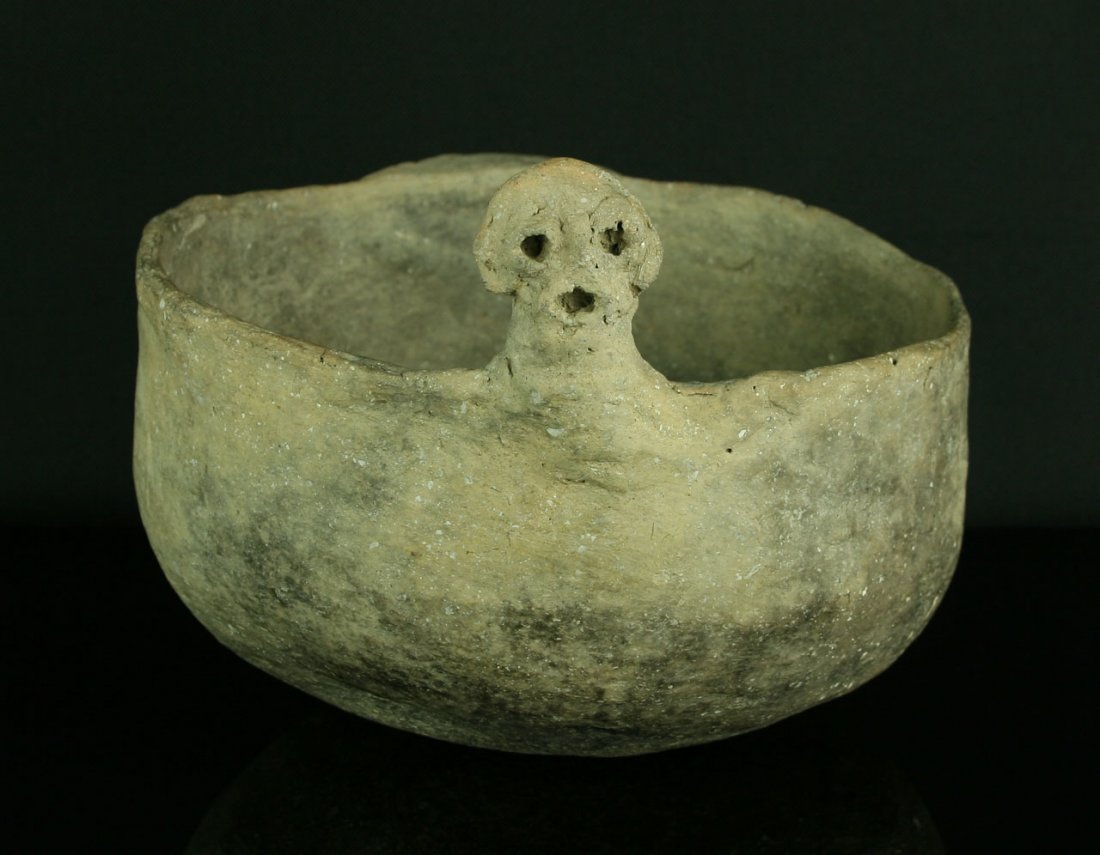 8 1/2" Human Faced Rim Rider Pot (1 of 6)