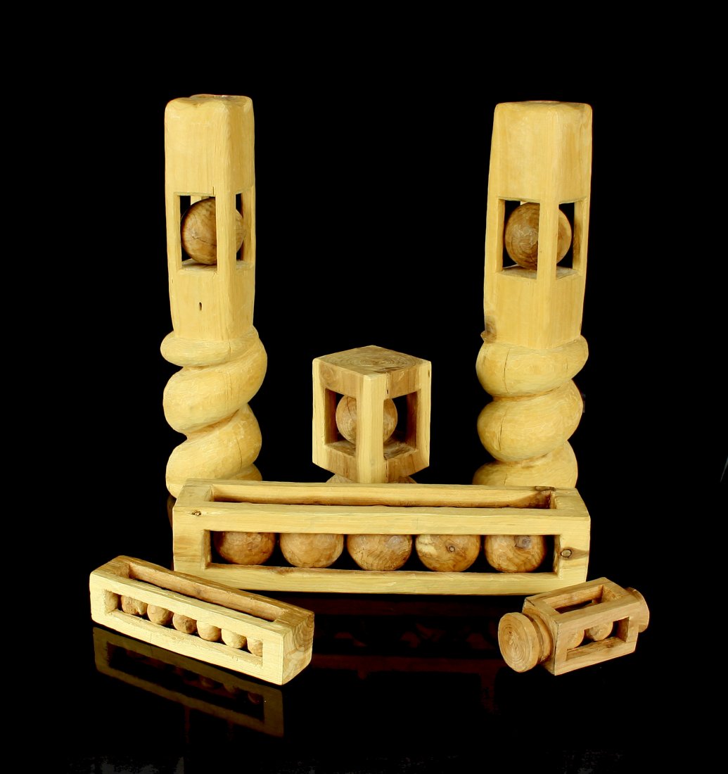 Hand-carved Captured Balls: 6 separate pieces hand carved by Noted Kentucky Artist Dale Bratcher. Captured balls are a sign of true skill on the whittler's ability. Multiple balls.. As seen here, even more difficult.