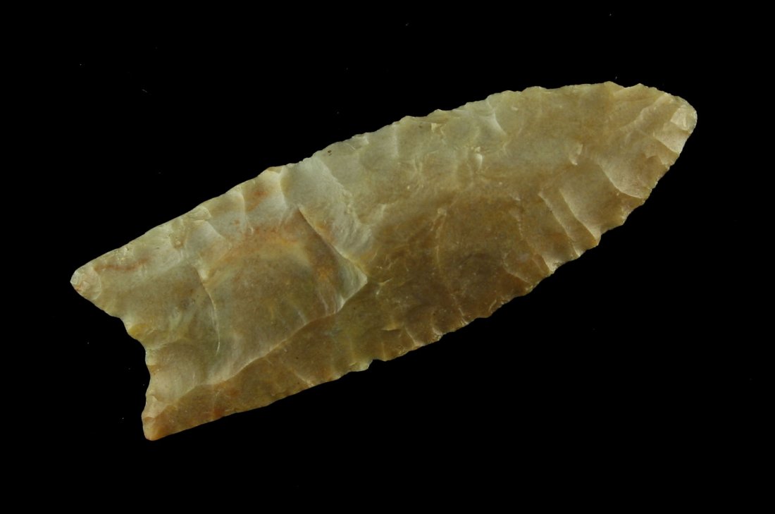 2 11/16" Clovis: Nice pretty example in Carter Cave Flint from Fleming Co., Kentucky. Nice!