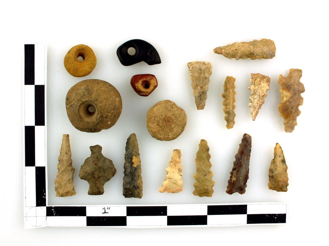 Fort Ancient Site Assemblage: Various artifacts recovered from one site in Carter Co., Kentucky by Ken Broughton. Points, stone beads, etc.