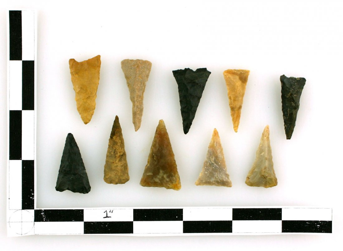 10 Exceptional Large Kentucky Triangles: All found in Carter Co., Kentucky by Kenneth Broughton. Various local materials - Carter, Boyle, etc. Biggest measures 1 3/8".