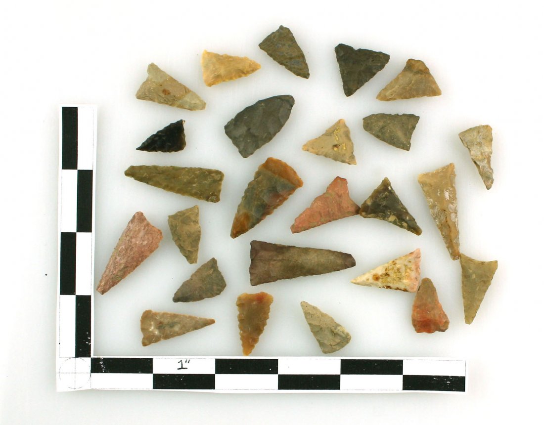 25 Kentucky Triangles: All found in Carter Co., Kentucky by Kenneth Broughton. Various local materials - Carter, Boyle, etc. Biggest measures 1 11/16".