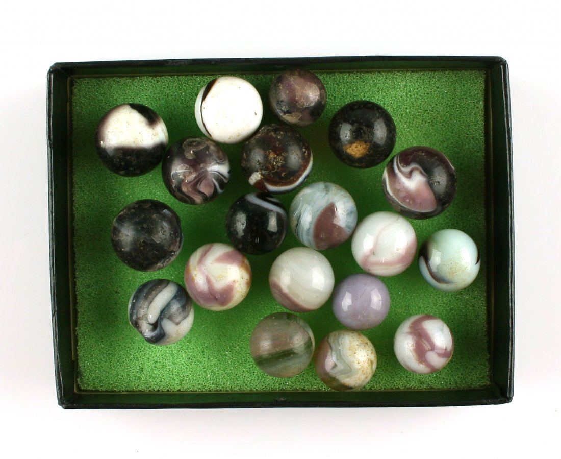 19 Purple Vintage Marbles: Pretty amethysts and similar examples in this lot of vintage marbles.