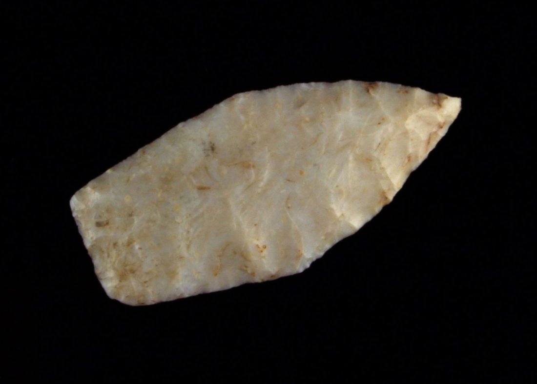 2 1/16" Agate Basin: Exceptional cream and white agate example from Missouri.