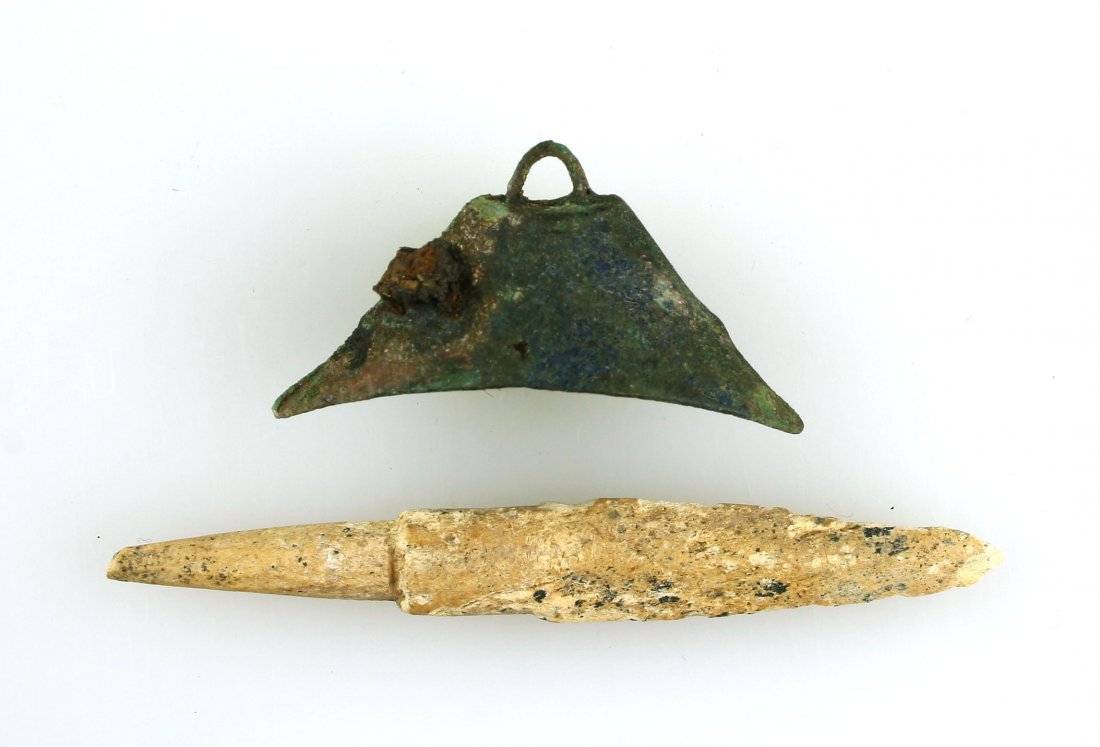 Ancient Chinese Bone Arrowhead and Copper Bell: Han dynasty examples with incised socketing and triangular bone arrowhead (3.75") with original caliche deposits. Copper dangle/bell with mineralization. Ancient China.