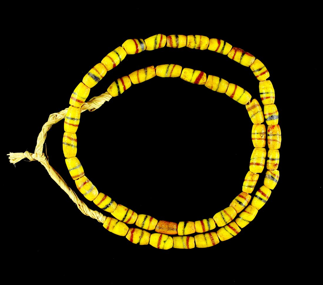 25" Trade Bead Necklace: Nice set strung on grass. Yellow/blue/maroon sand cast beads.