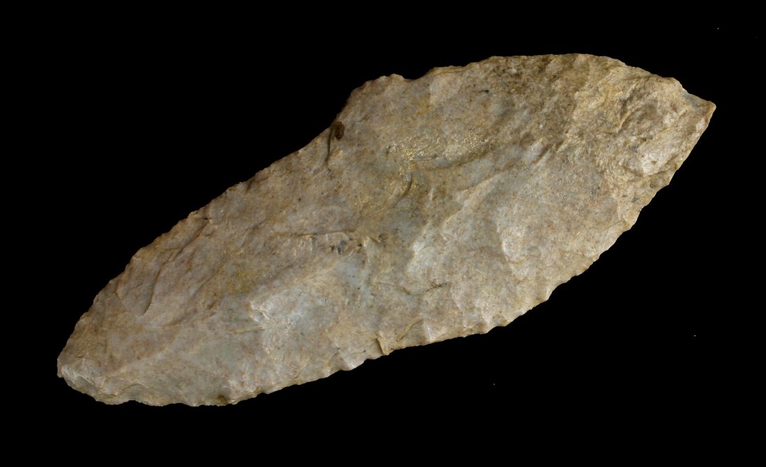 4 9/16" Morse Knife: Pretty blue and tan two-tone fossil laden chert from Whitley Co., Kentucky. Ex - Robinson Collection.