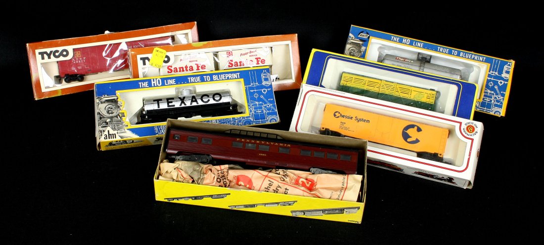 7 Vintage Model HO Train Cars (1 of 1)
