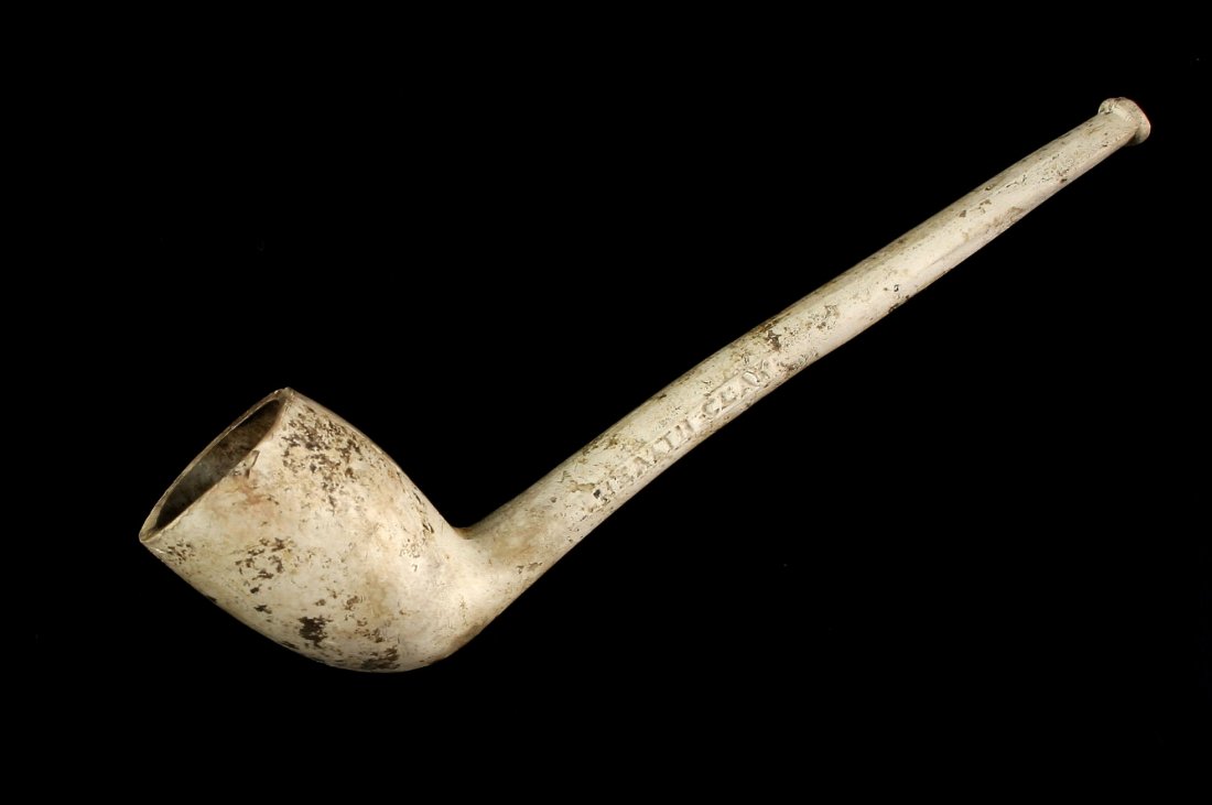 4 1/2" Colonial Era Clay Pipe (1 of 4)