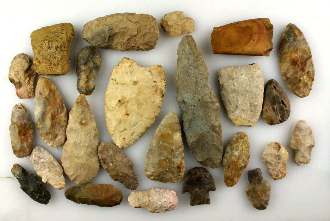 Cigar Box of Kentucky points and blades (1 of 2)