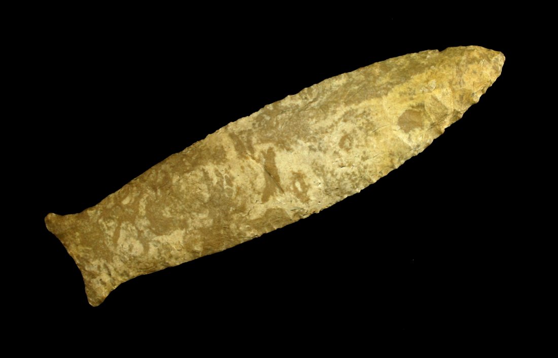 4 5/8" Cumberland - Jackson G-10 COA: Beautiful muticolored tan, cream, and white extremely well patinated classic Fort Payne Chert. Deep flutes extend half way on both sides. A true Masterpiece! Ex- Arthur Smith (of Grand Ole Opry fame)