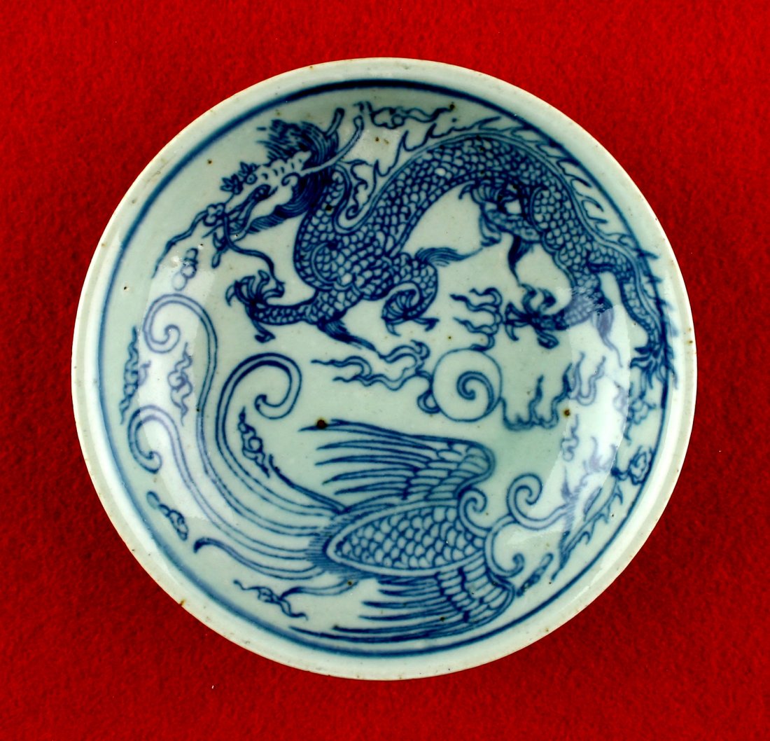 5" Ming Dynasty Style Blue & White Dish: Antique Chinese blue and white Porcelain Ming Dynasty style plate / shallow dish. Measures slightly over 5 inches wide and about 1 3/8" deep. Excellent condition with no chips.