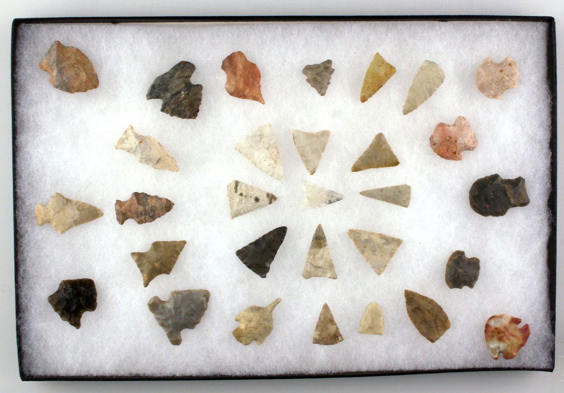 Display of 30 nice Indiana Arrowheads (1 of 1)