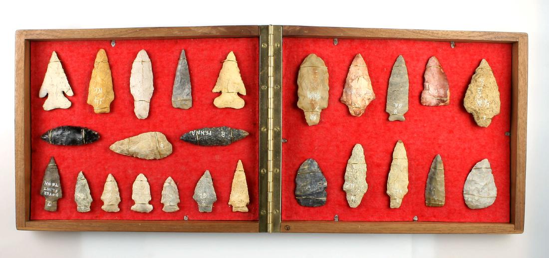 25pc Arrowhead Display in Clamshell Case (1 of 1)