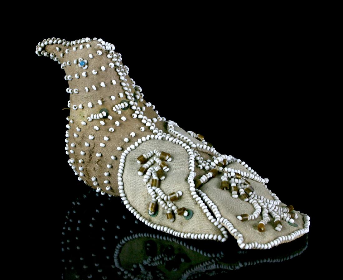 7 1/4" 1903 Niagara Falls Beaded Bird Pincushion (1 of 4)