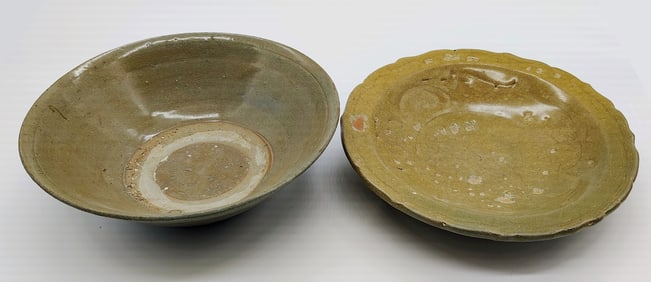  2 Antique Sung Dynasty Celadon bowls (960-1279)