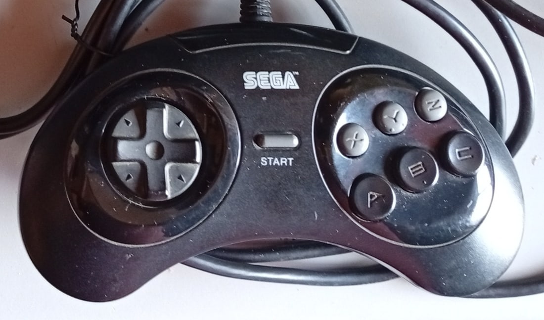 SEGA Mega drive controller: 6 button controller