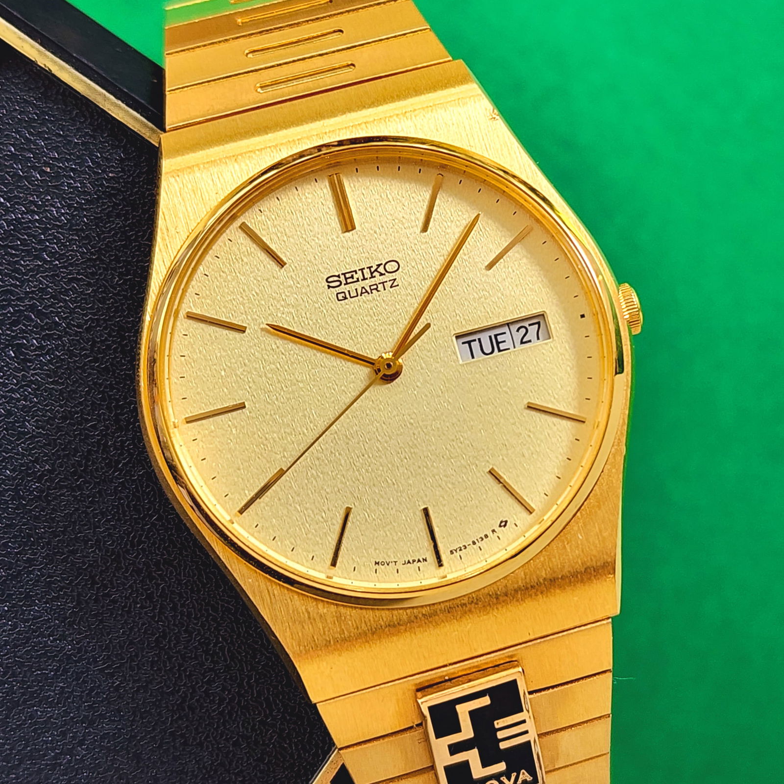 Seiko Dress Watch With Bracelet Box Vintage: Ticking