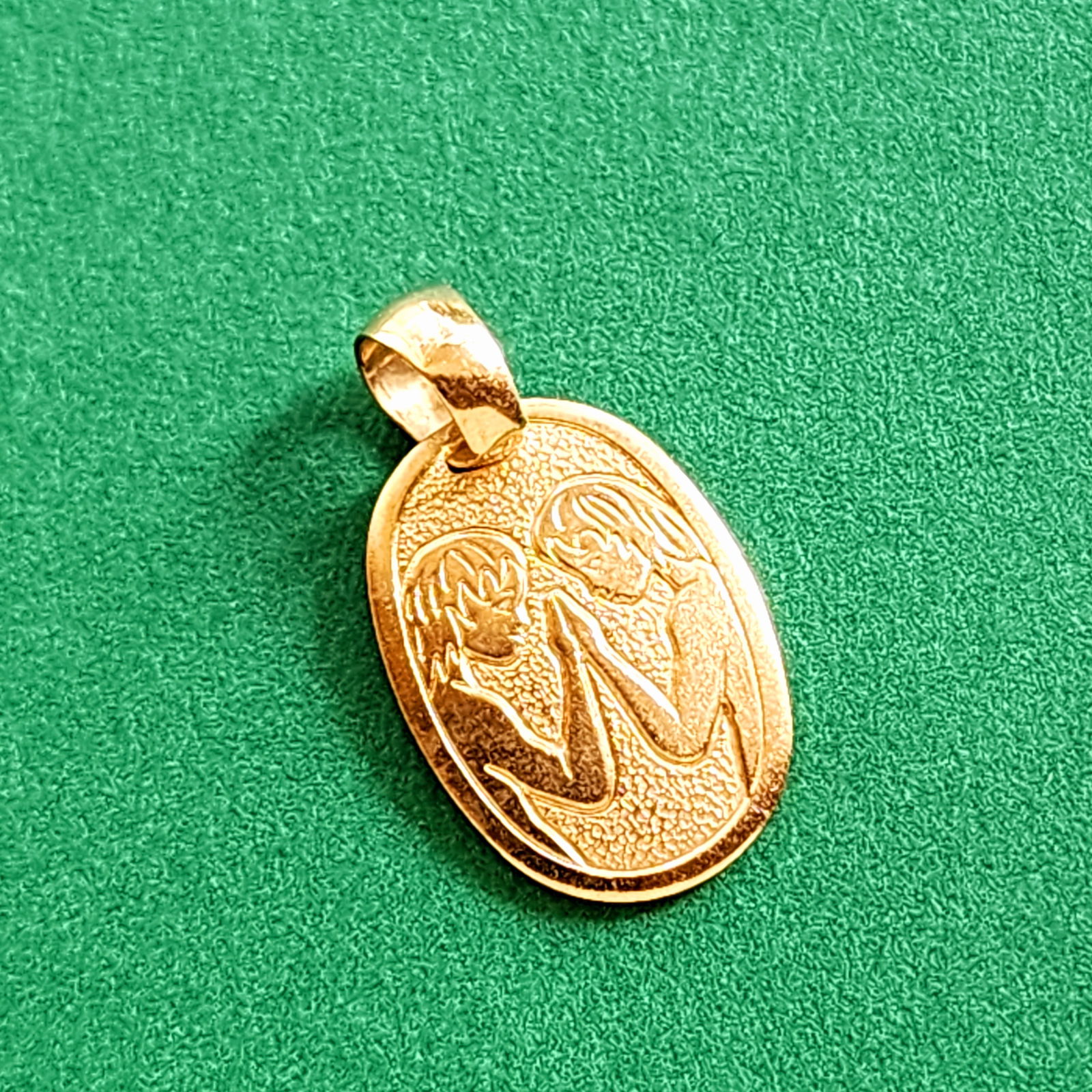 Solid Gold 9K Gemini Zodiac Pendant: VRF verified. 0.99g