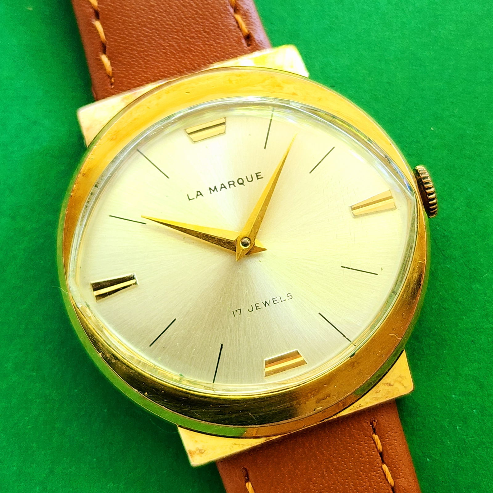 Mid Century "Eye" MCM Watch La Marque: Ticking