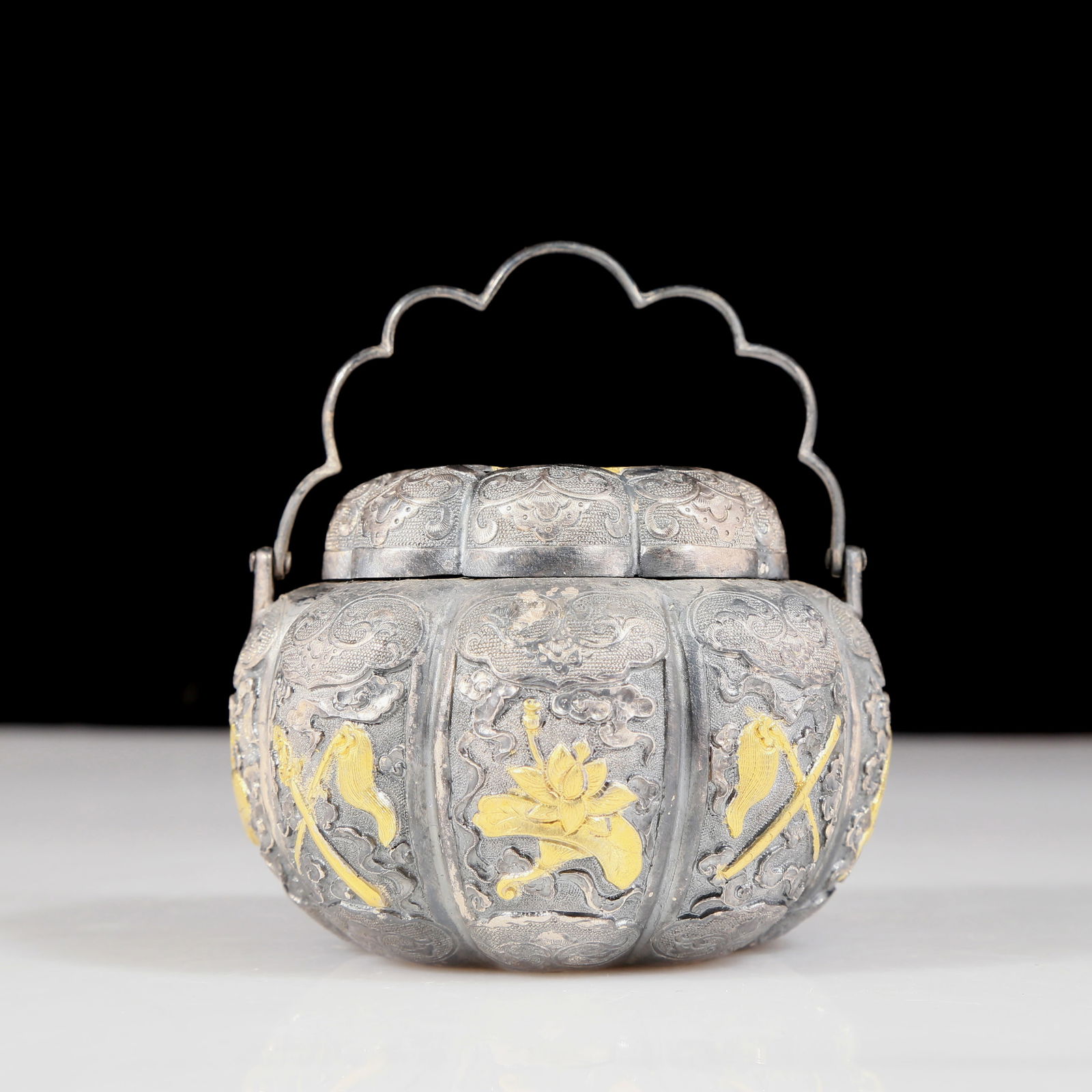 An exquisite silver gilt stove with auspicious clouds and eight treasures pattern (1 of 8)