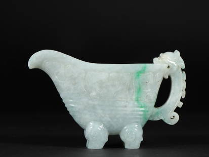 An Exquisite Jadeite Chi-Dragon Pattern Goblet: An Exquisite Jadeite Chi-Dragon Pattern Goblet,Qing Dynasty, China,Size:12.6cmx3.4cmx7.8cm,Weight:235g &#32737;&#32736;&#34733;&#40857;&#32441;&#29237;&#26479;,&#20013;&#22269;&#28165;&#20195;