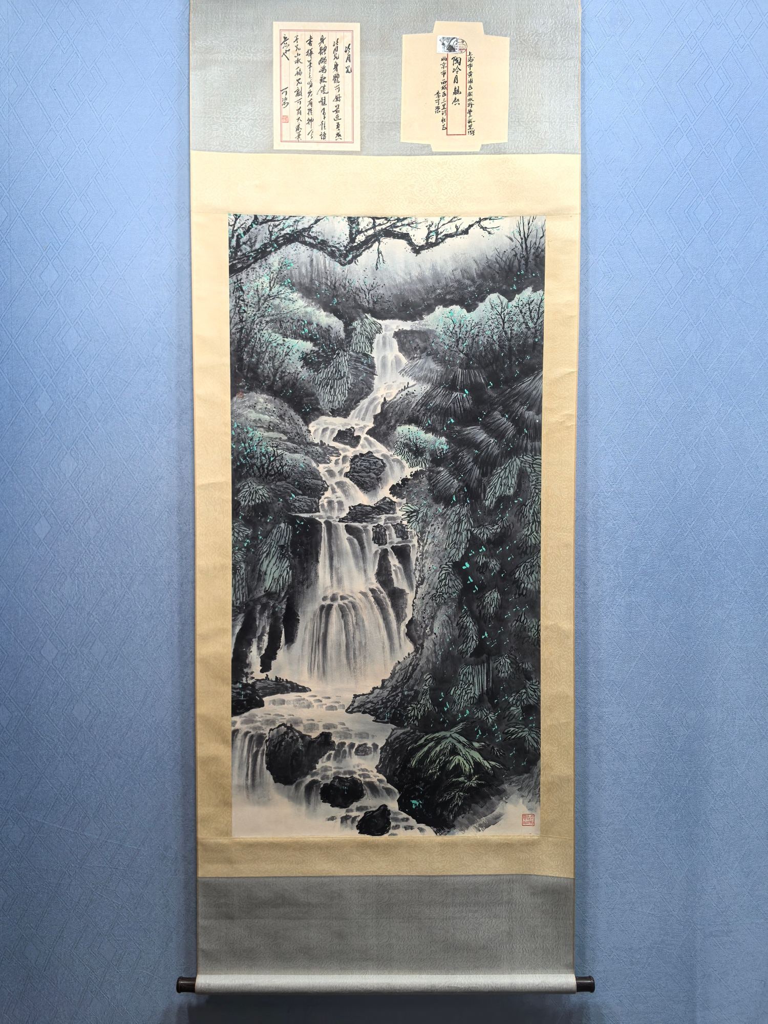 A Chinese Vertical Scroll Ink Painting of Landscape on Paper,Li Keran: A Chinese Vertical Scroll Ink Painting of Landscape on Paper,Li Keran,Size:67.8cmx134.8cm 中国水墨山水画立轴,李可染