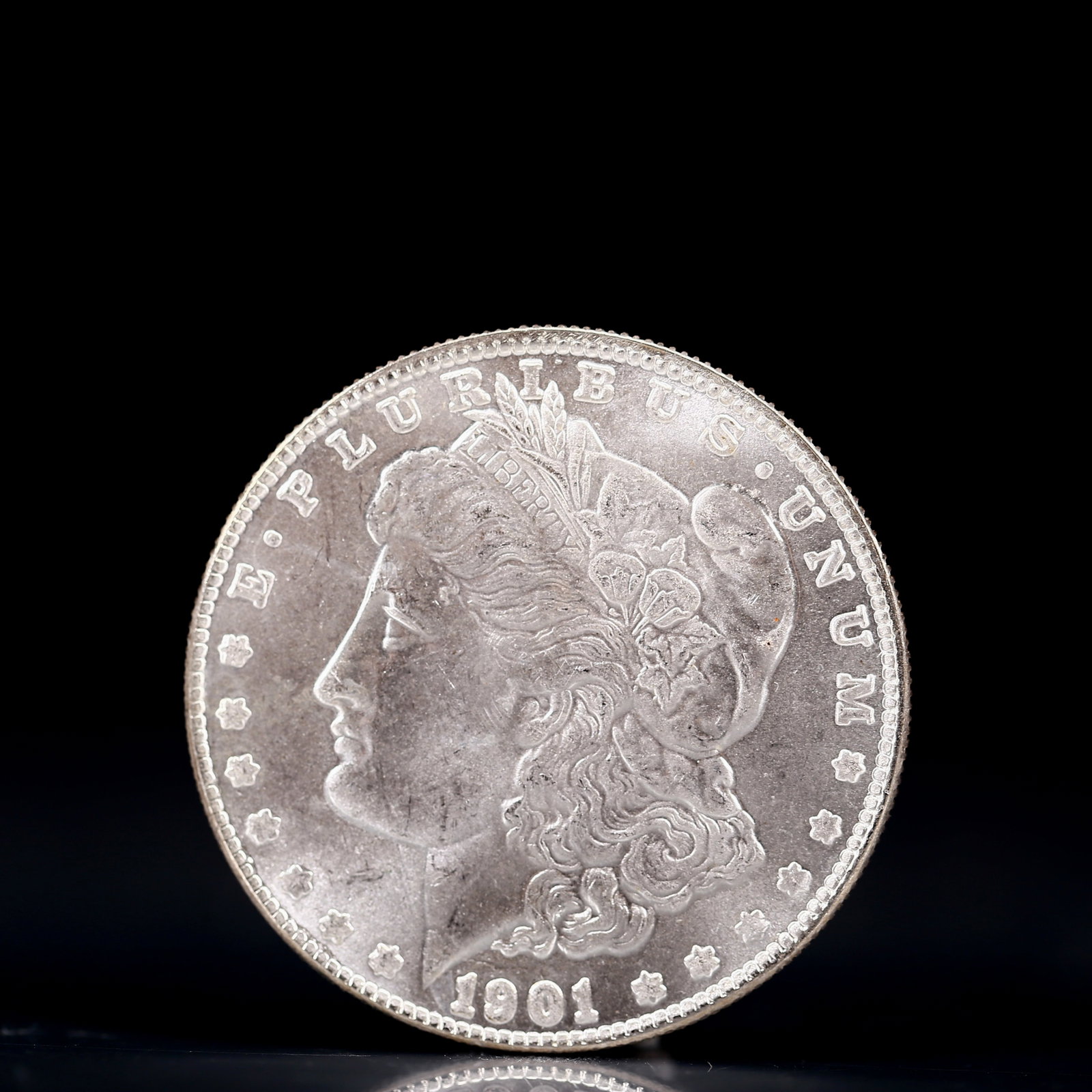 USA Morgan Dollar 1901 Coin: Obv: profile bust with date below and E PLURIBUS UNUM legend and stars around. Rev: eagle with In God we trust above within wreath with UNITED STATES OF AMERICA ONE DOLLAR legend. IN GOD WE TRUST / LI