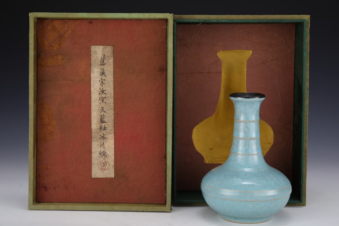 An Exquisite Ru yao Sky Blue Glazed Vase (1 of 9)