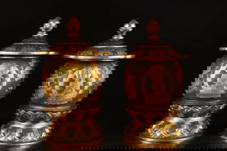 A Pair of Exquisite Gilt Bronze Buddha Statue Pattern Cover Jars: A Pair of Exquisite Gilt Bronze Buddha Statue Pattern Cover Jars,Tang Dynasty, China,Size:32cmx17cm,Total Weight:3831g &#19968;&#23545;&#38108;&#37775;&#37329;&#20315;&#20687;&#32441;&#30422;&#32592;,