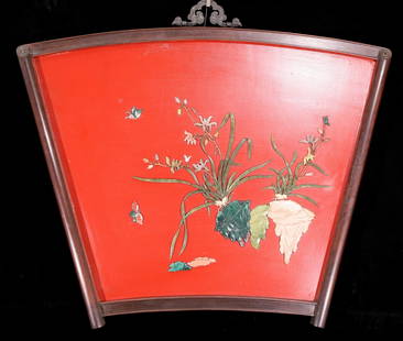 An exquisite zitanwood lacquered vase pattern hanging screen: An exquisite lacquered zitanwood hanging screen with a vase pattern inlaid with gems, Qing Dynasty , China. This hanging screen is an exquisite work of art. It uses zitanwood as the base material and