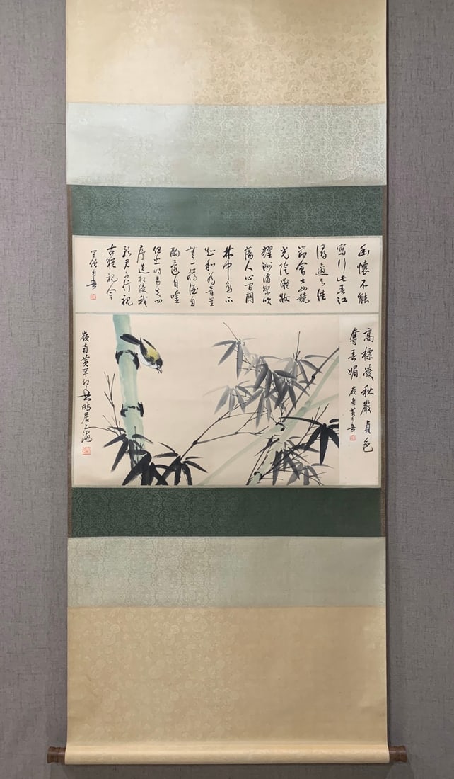 A Chinese Vertical Scroll Ink Painting of Flower and Bird on Paper,Huang Huanwu: A Chinese Vertical Scroll Ink Painting of Flower and Bird on Paper,Huang Huanwu,Size:43cmx67cm 一幅中国水墨花鸟画立轴，黄&