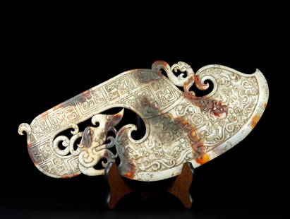 An Exquisite Archaic Jade Chi-Dragon Pattern Knife Ornament: An Exquisite Archaic Jade Chi-Dragon Pattern Knife Ornament Ancient Time, China Size:41.5cmx19.2cmx0.7cm Weight:1.38kg&#21476;&#29577;&#22823;&#20992; &#36828;&#21476;&#26102;&#26399;