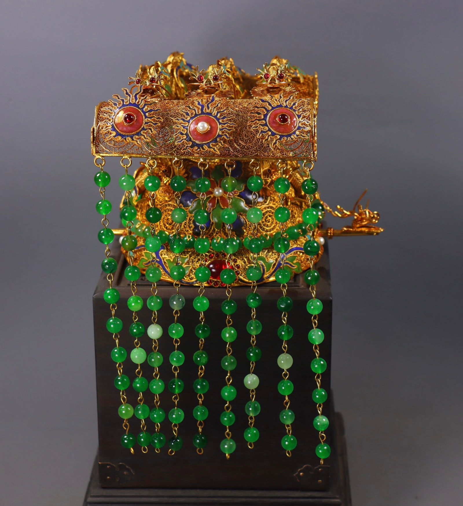 A Exquisite Gilt Bronze Inlaid Gems Dragon Pattern Hat (1 of 9)
