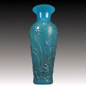 A Precious Glass Blue Glazed Flower Pattern Vase