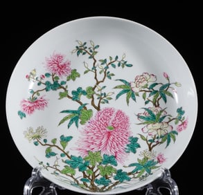 An Exquisite Famille-Rose Chrysanthemum Pattern Plate
