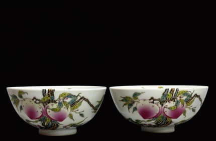 An Exquisite Famille-Rose Bats and Peach Pattern Bowl