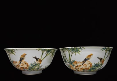 A Pair of Exquisite Enamel Flower and Bird Pattern Bowls,With Poem