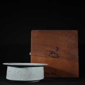An Exquisite Guan yao Washer
