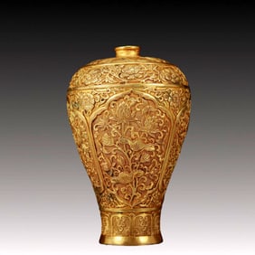 An Exquisite Gilt Bronze Flower Pattern Vase
