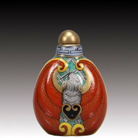 An Exquisite Famille-Rose Bats Pattern Snuff Bottle