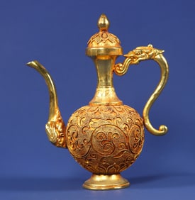 An Exquisite Gilt Bronze Dragon Pattern Flagon
