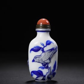 An Exquisite Glass Bird Pattern Snuff Bottle