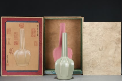 An Exquisite Yue yao Vase