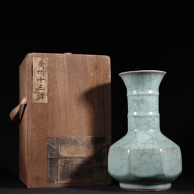 An Exquisite Guan yao Celadon Glazed Vase